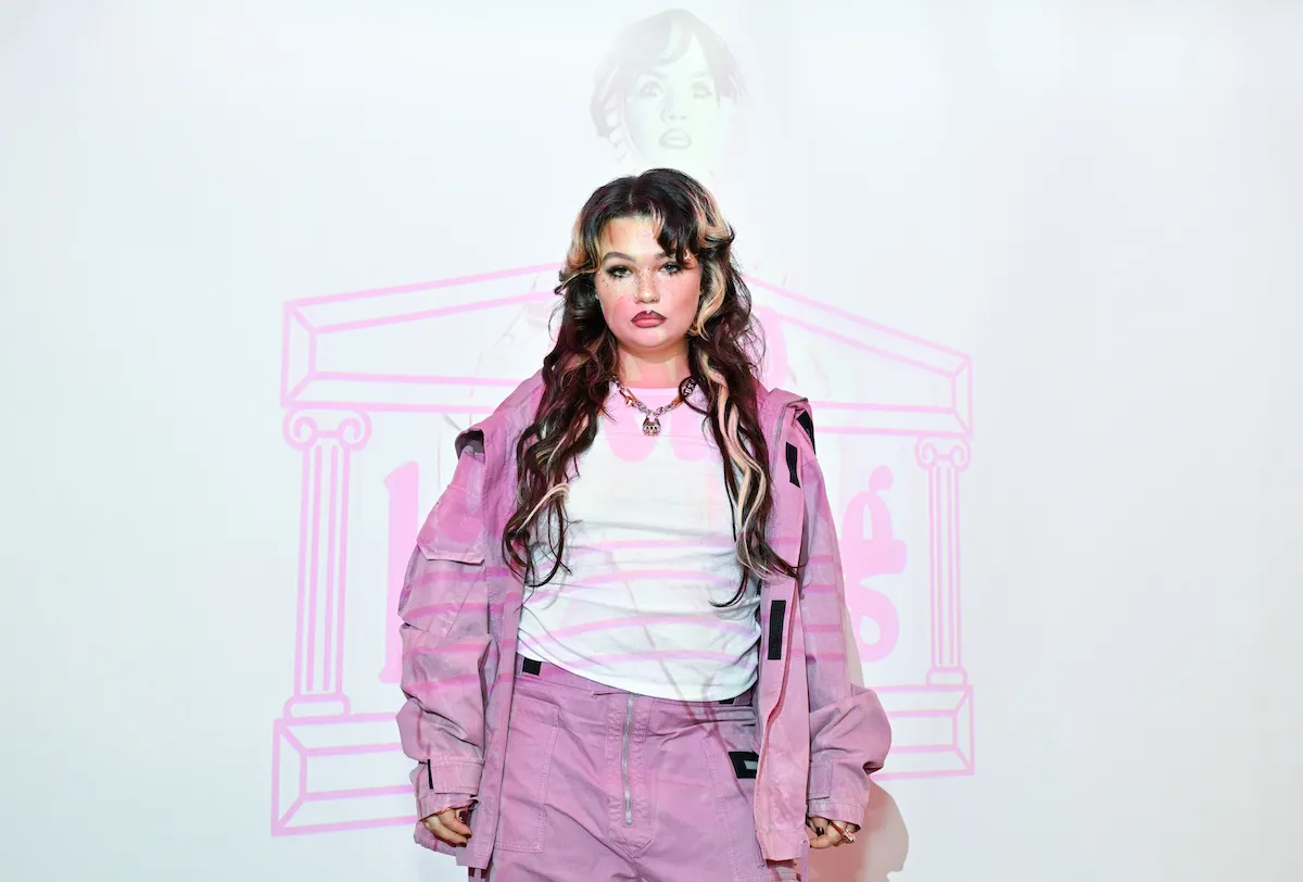 Lola Young compartilha a primeira mensagem desde o hiato na carreira