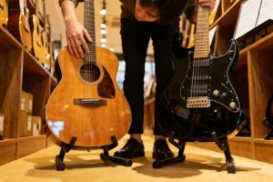 Guitarra ou violão para começar?