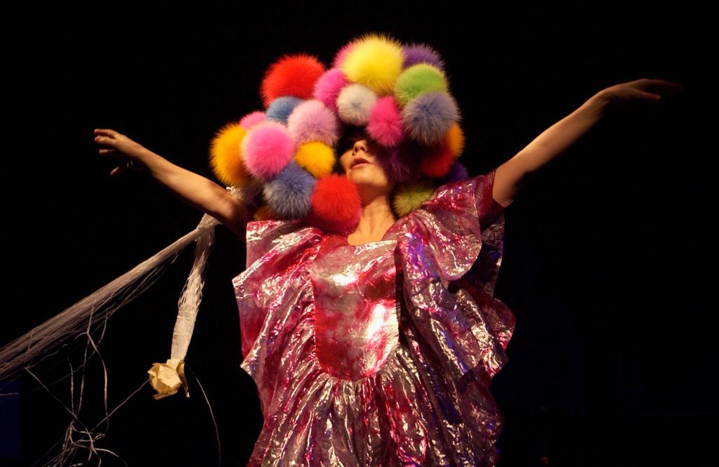 Björk pede independência da Groenlândia em meio a mais ameaças de Trump