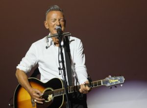 Bruce Springsteen dedica “This Promised Land” a Renee Good