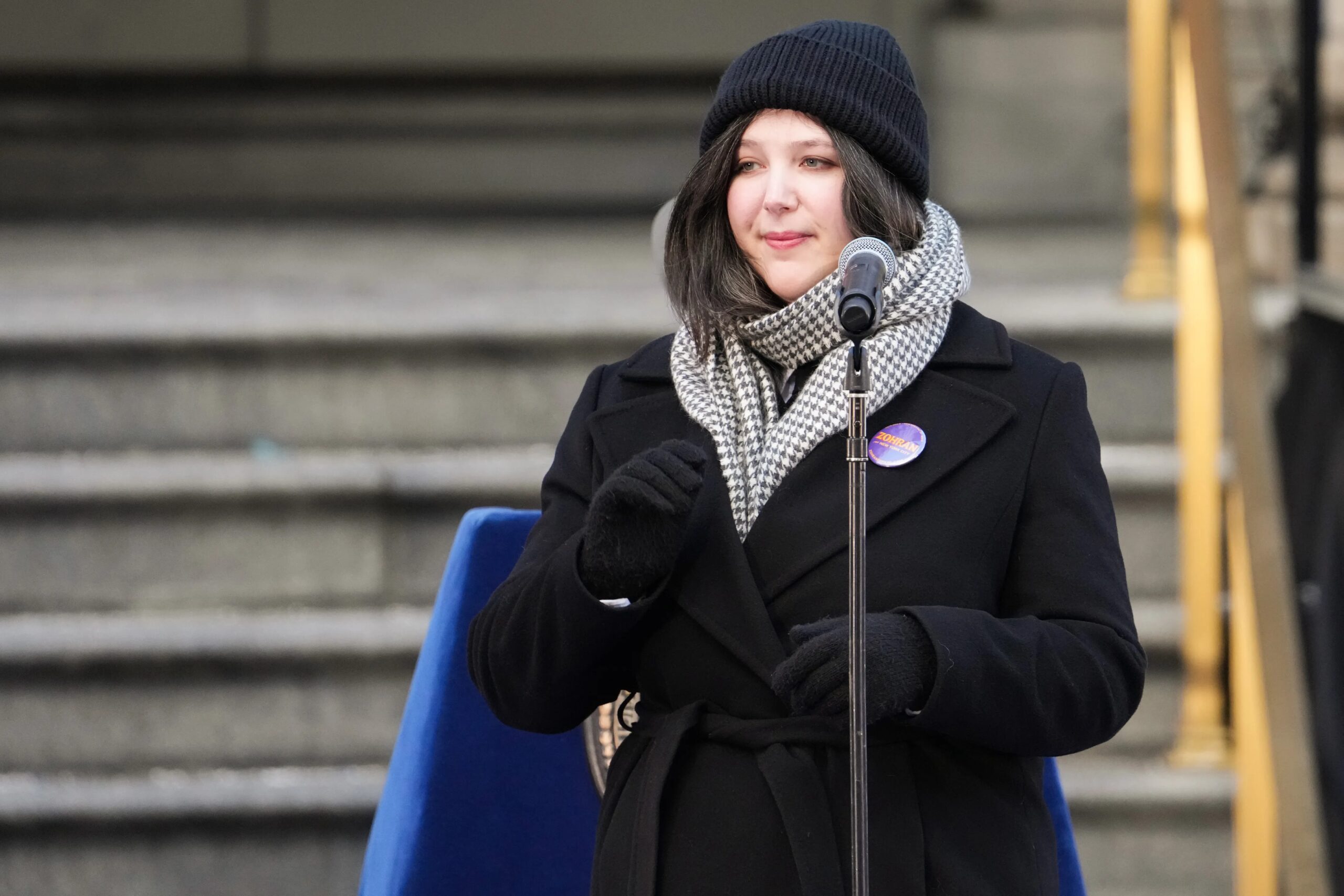 Lucy Dacus canta "Bread And Roses"