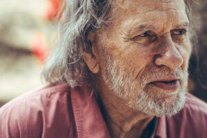 Tucker Zimmerman, artista folk e colaborador do Big Thief, morre em incêndio doméstico